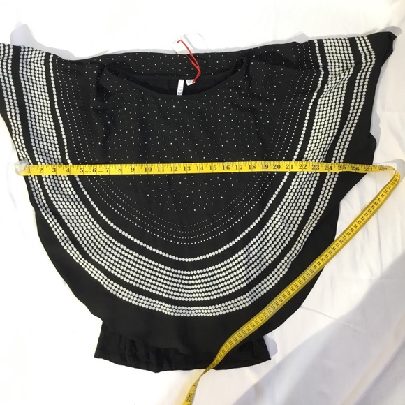 ELLE Crepe Popover Top Black and White NWT - Picture 6 of 10